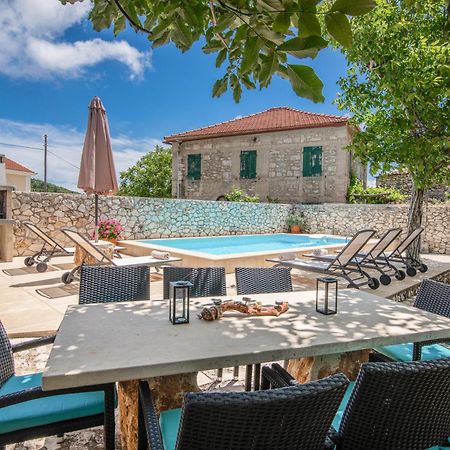 Villa Callisto- Elegant Restored Villa With Pool Yírion 외부 사진