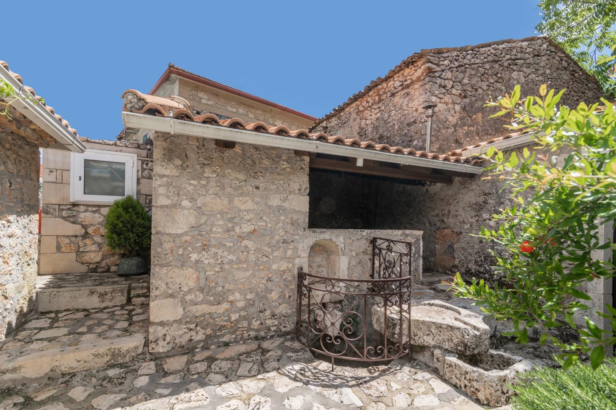Villa Callisto- Elegant Restored Villa With Pool Yírion 외부 사진