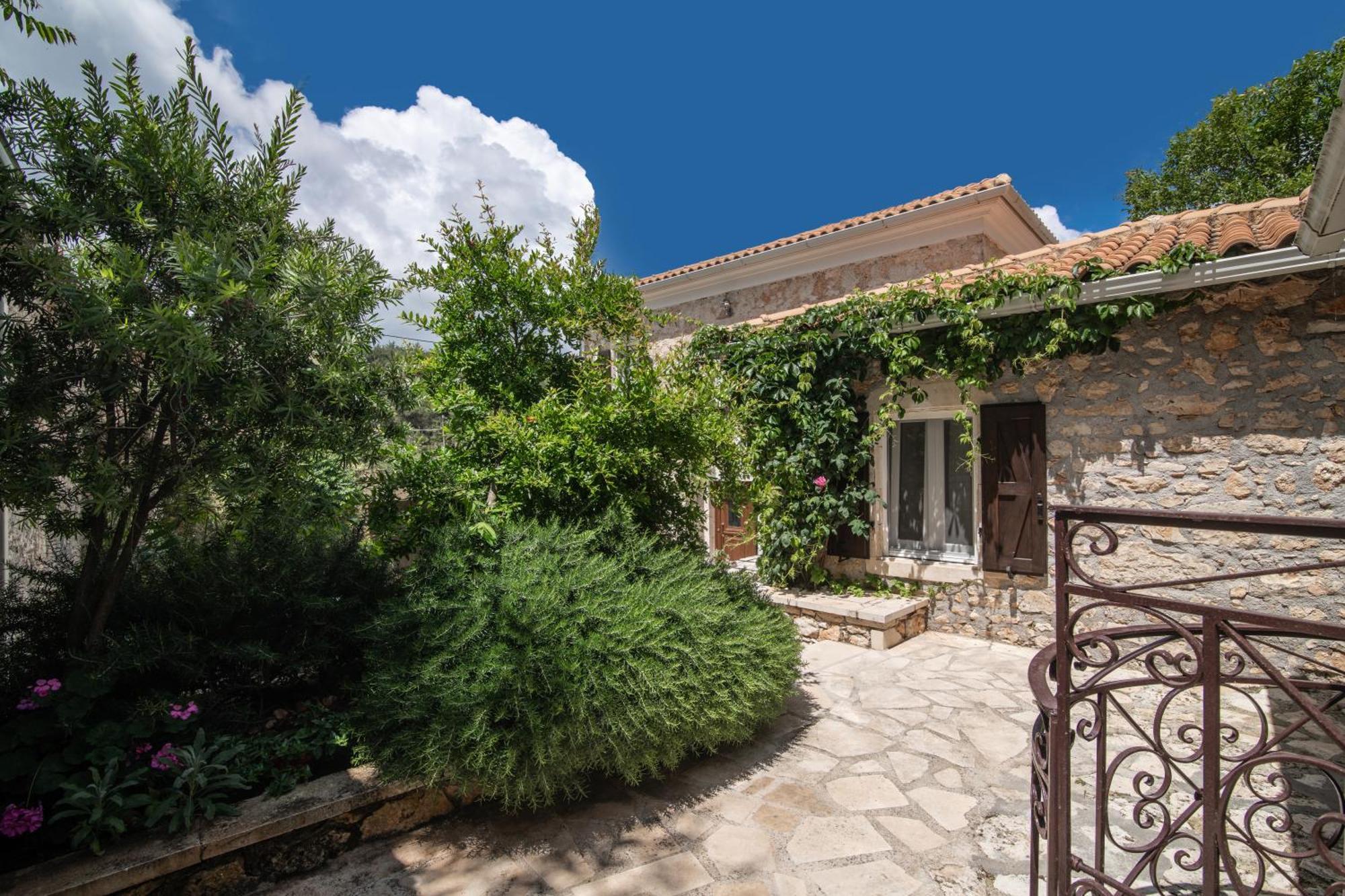 Villa Callisto- Elegant Restored Villa With Pool Yírion 외부 사진