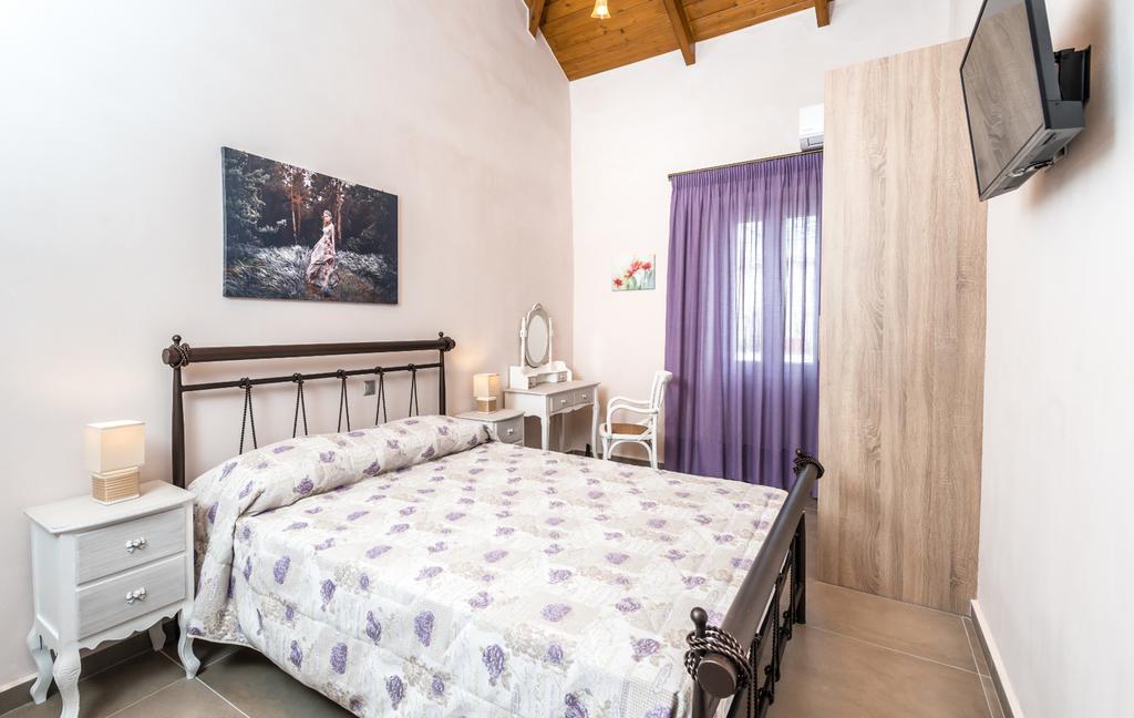 Villa Callisto- Elegant Restored Villa With Pool Yírion 외부 사진
