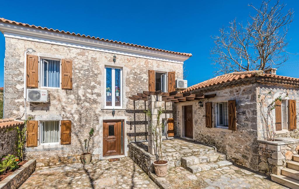 Villa Callisto- Elegant Restored Villa With Pool Yírion 외부 사진