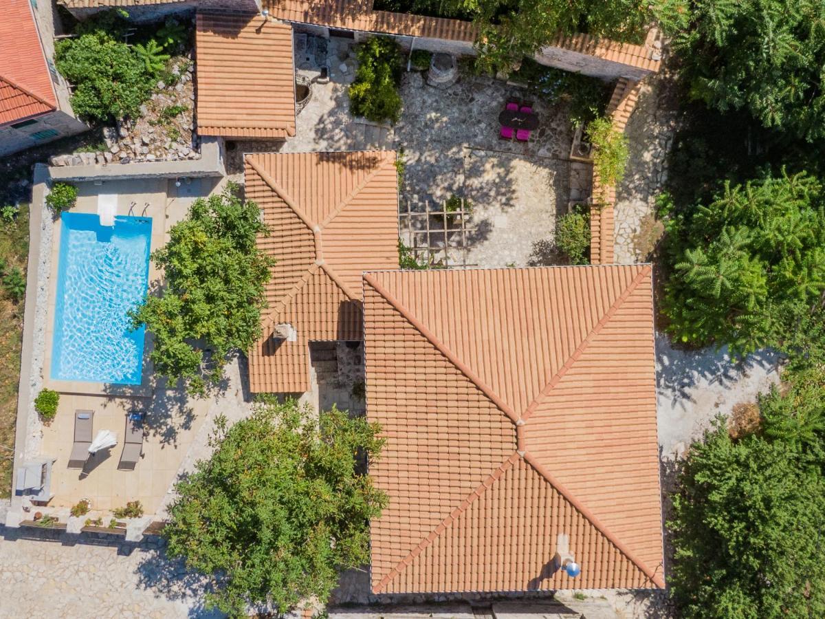 Villa Callisto- Elegant Restored Villa With Pool Yírion 외부 사진