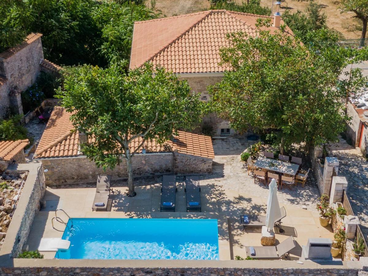 Villa Callisto- Elegant Restored Villa With Pool Yírion 외부 사진